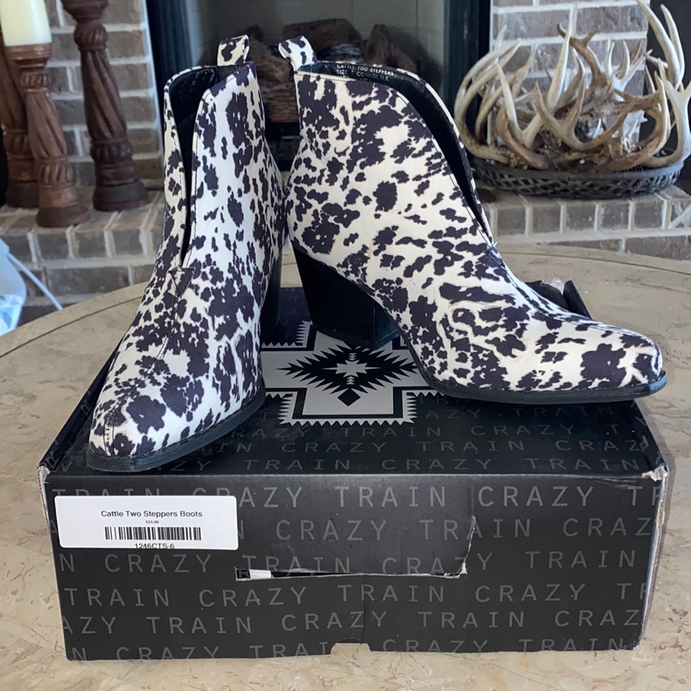 CRAZY TRAIN The Cattle Two Stepper Booties Size 6